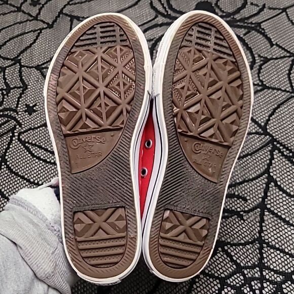 Red Low Top Chuck Taylor's All Star Youth Size 1 - Picture 7 of 10